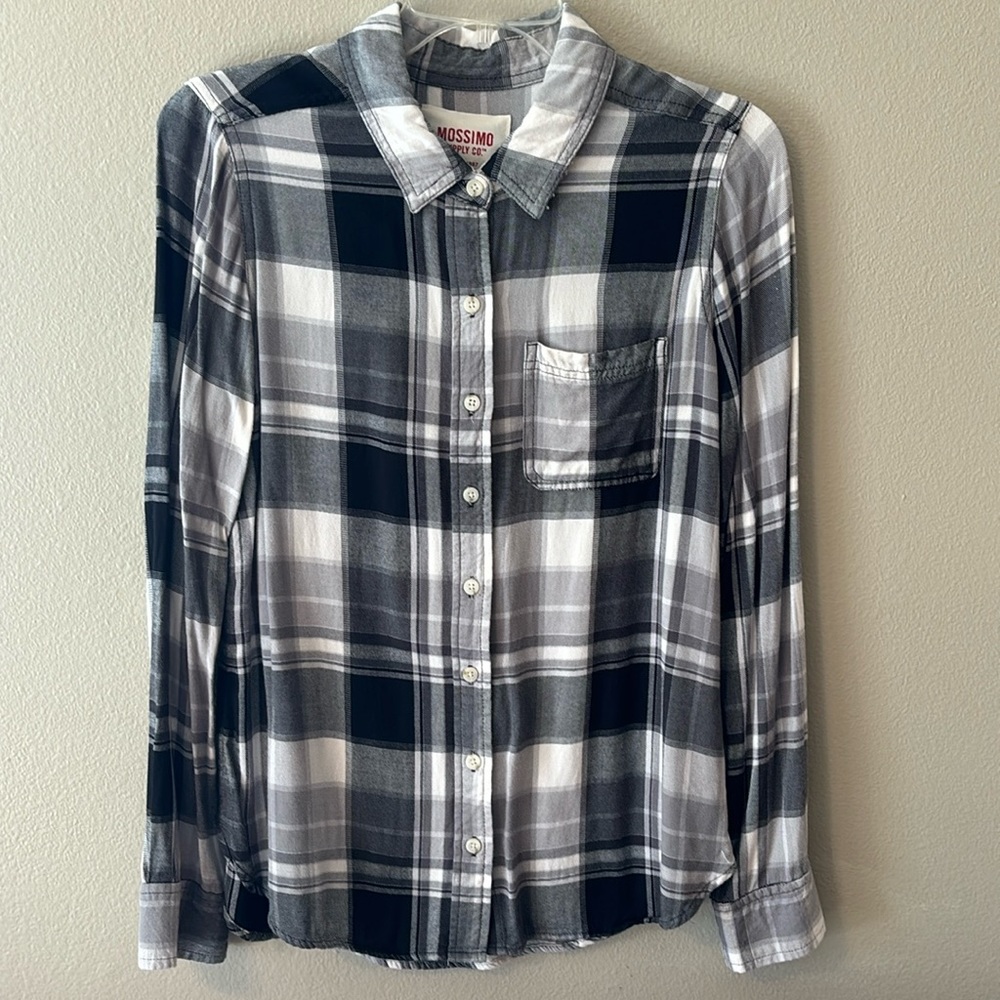 Women’s plaid black and white button-down shirt